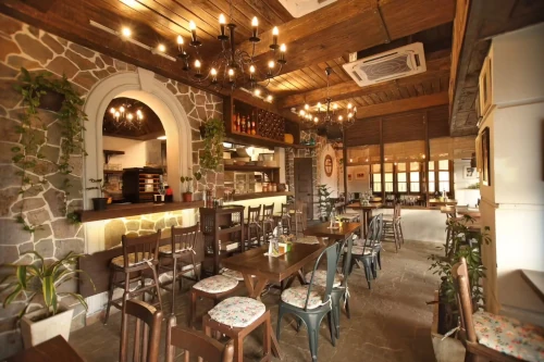 LOCATION 7 Pasta Bowl Company restaurant interiors. It is located in South Point Mall, just a few minutes away from Osaka Serviced Apartments,